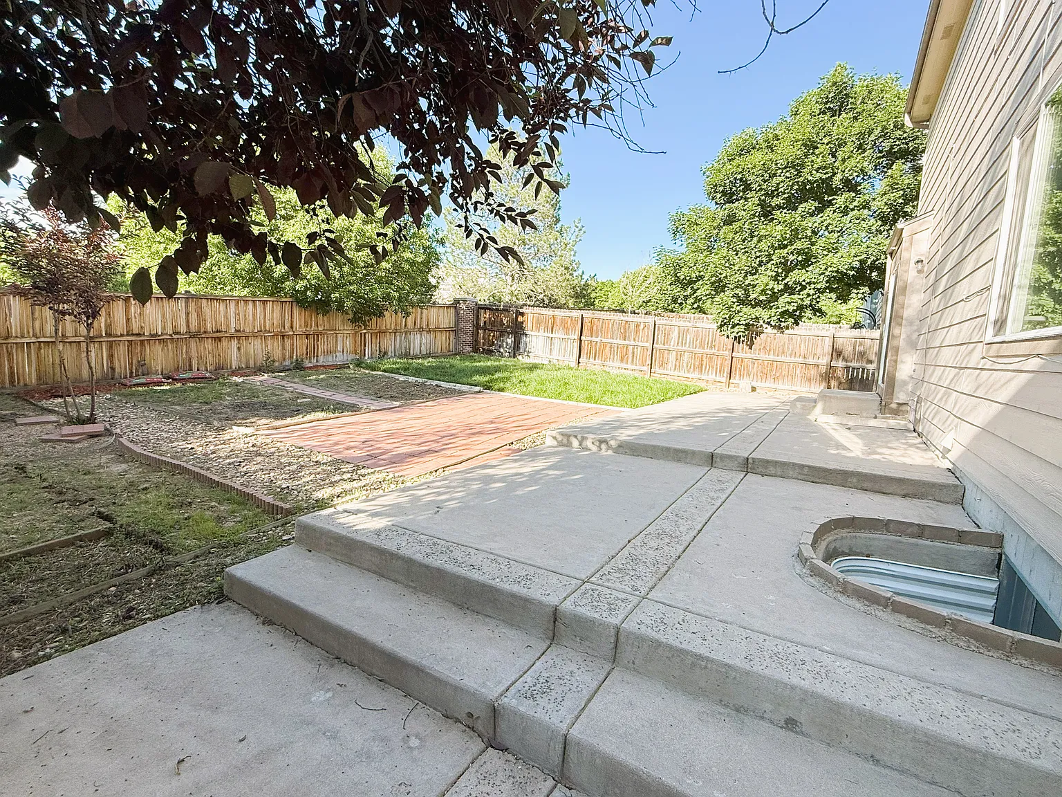 20401 E Chenango Pl — Photo 3