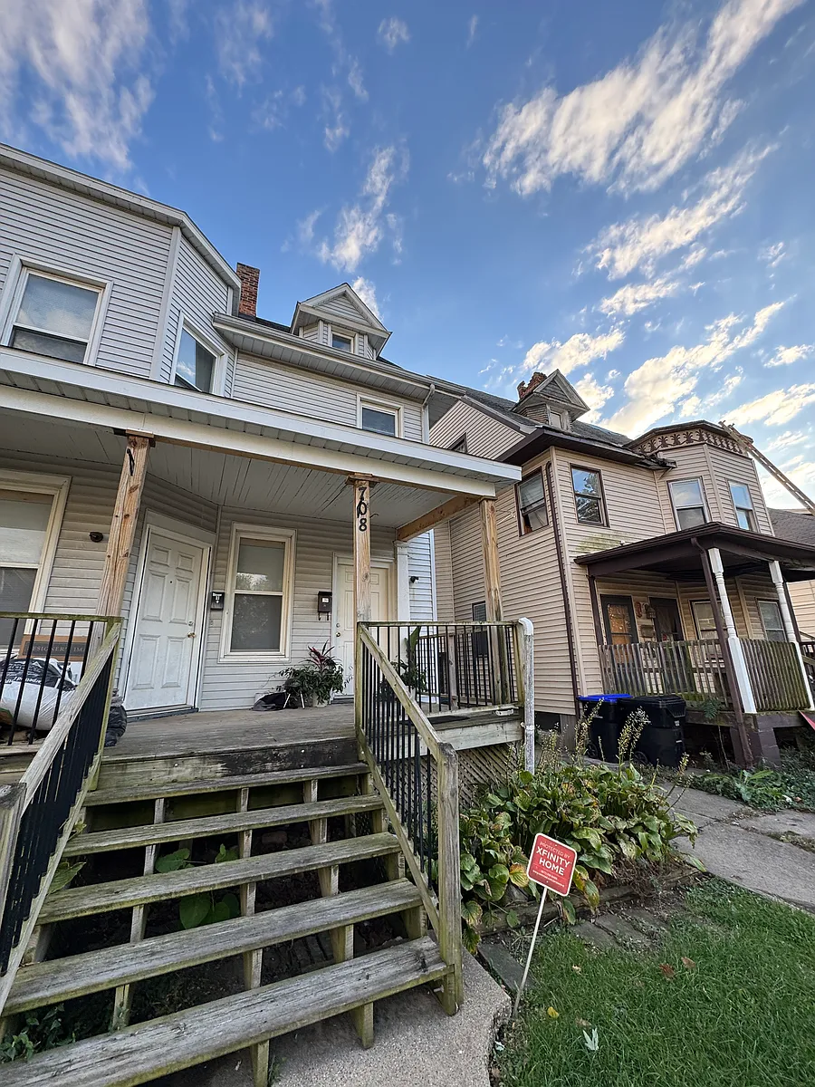 Building Photo - 708 W Washington St #1