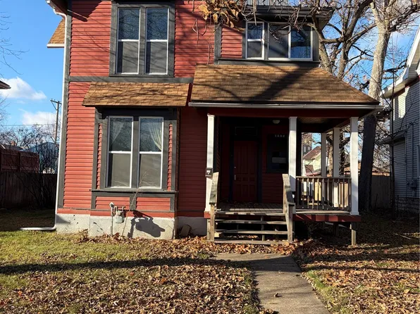 1532 D Ave NE #A & B, Cedar Rapids, IA 52402