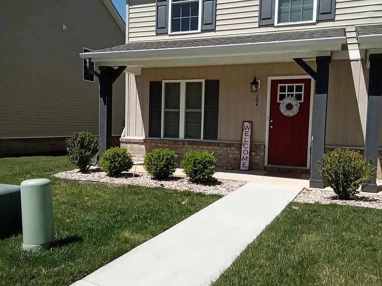 104 Squire Cir — Photo 1