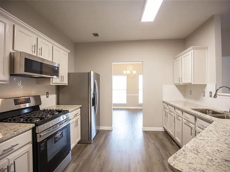 649 Kenridge Dr — Photo 15