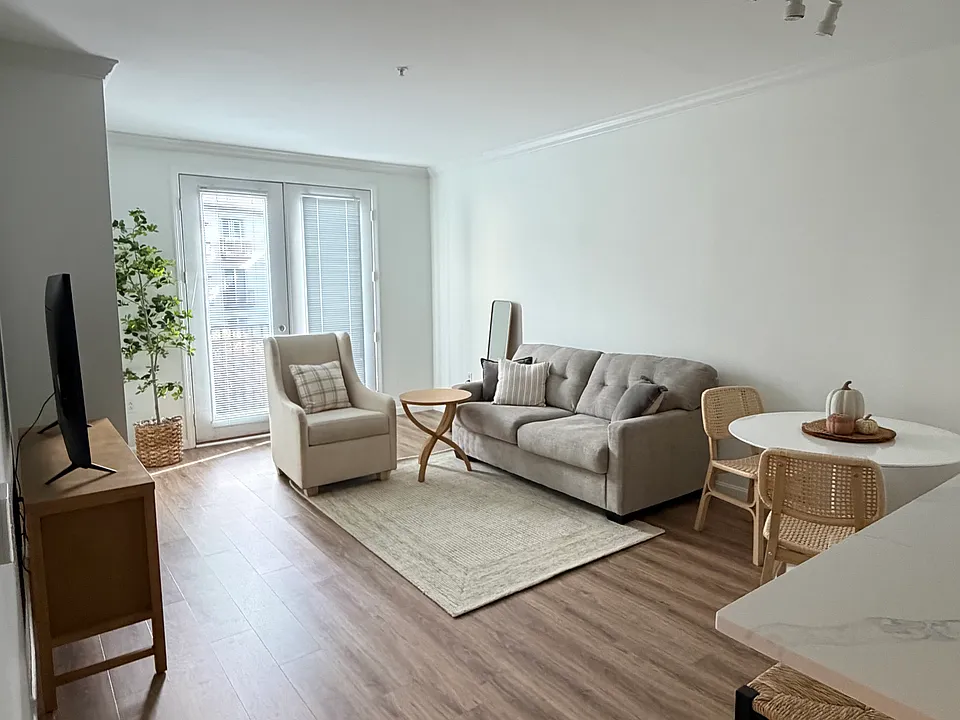 1000 Providence Pl #384