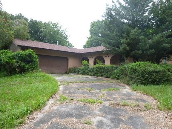 2nd image of 635 Brookwood Ln