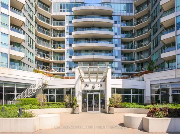 230 Queens Quay W #2322, Toronto, ON M5J 2Y7