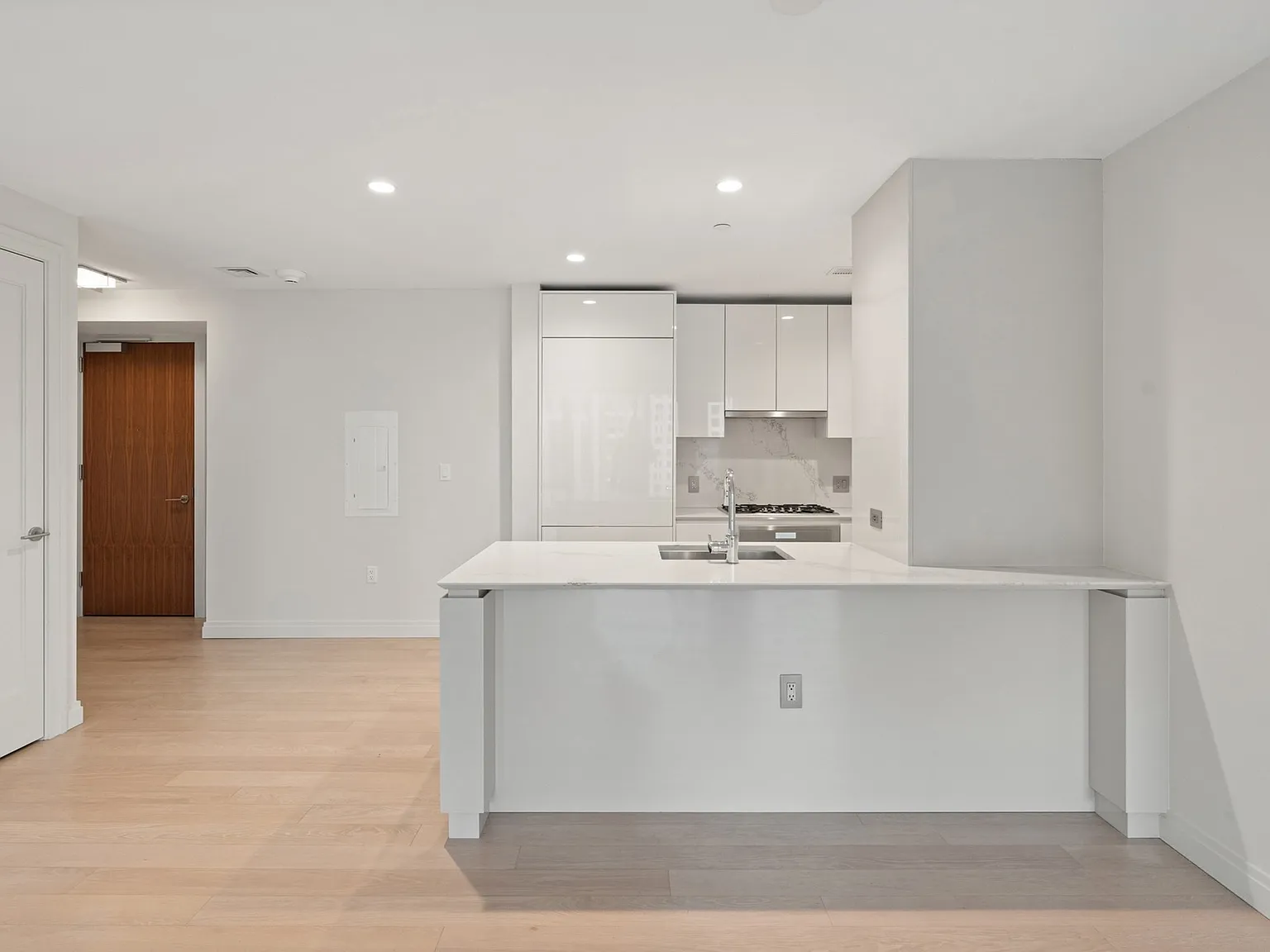 2 bed, 1200 sqft, $9,600 — Photo 4