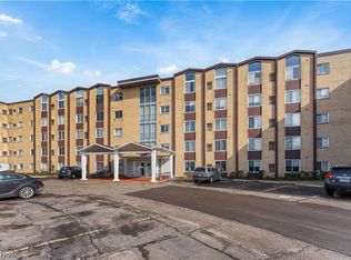 25735 Lorain Rd UNIT 210, North Olmsted, OH