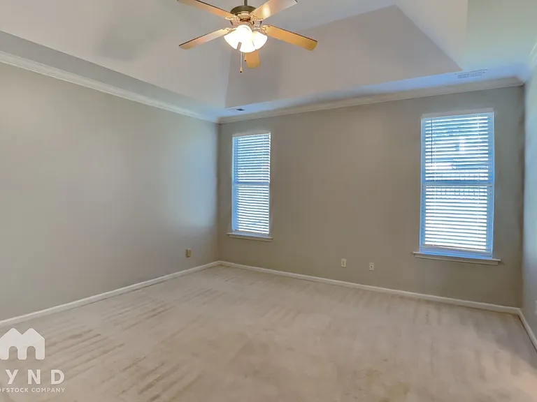 1007 Riviera Dr — Photo 9