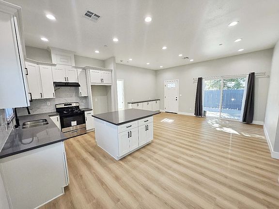 2nd image of 411 N Palm Ave #B