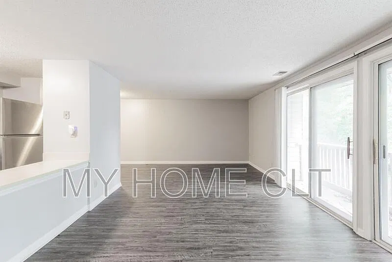 2 bed, 2.0 bath, 942 sqft, $1,200 — Photo 3