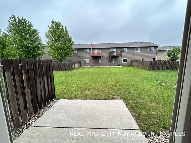 2214 S Ronsiek Ave — Photo 20