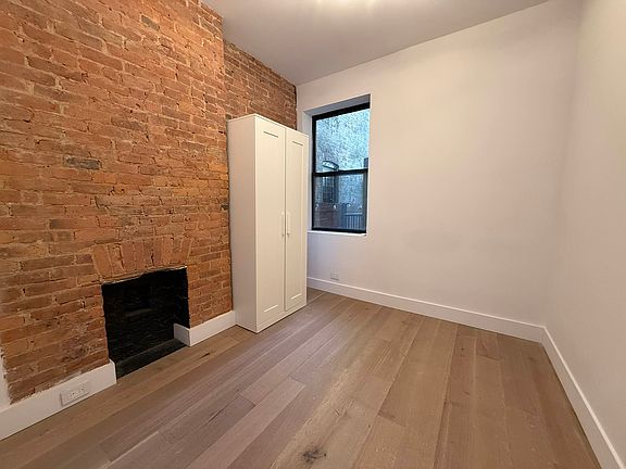 4th image of 727 Knickerbocker Ave #1C