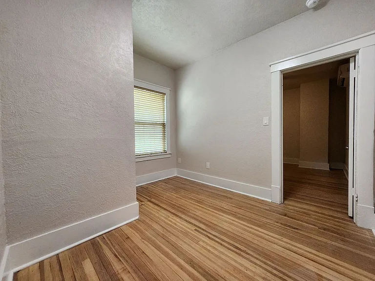 1000 Carteret Ave #8 — Photo 12
