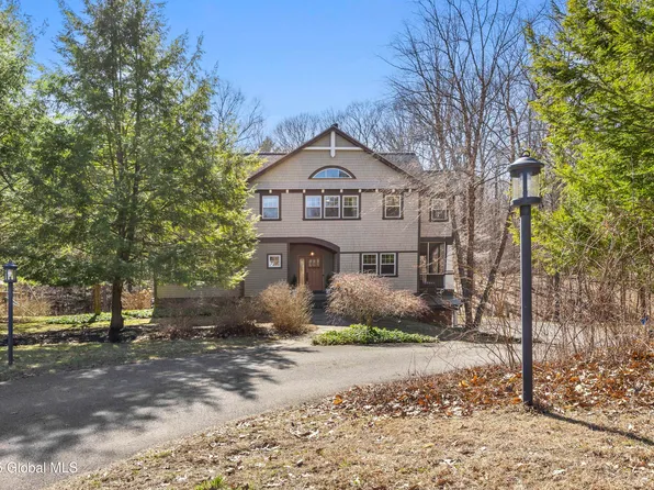 108 Deanna Court, Niskayuna, NY 12309