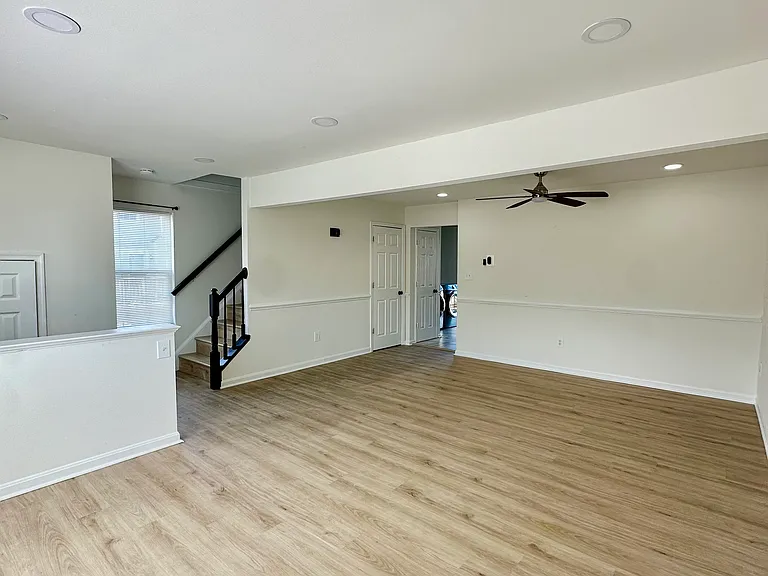9242 Jessica Dr — Photo 4