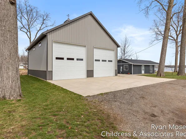 12720 Russell Dr, Wayland, MI 49348
