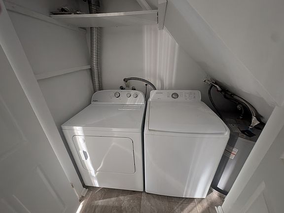 2nd image of 1577 Front Royal Dr