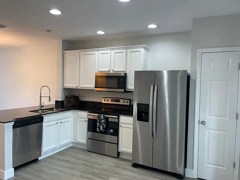 4441 SW 49th Ave — Photo 4