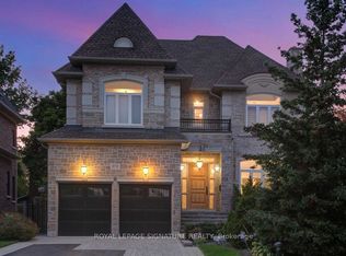 975 Fredonia Dr, Mississauga, ON L5C 2W5