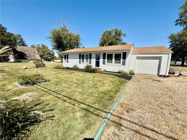 6040 Mayflower Dr, Decatur, IL 62521