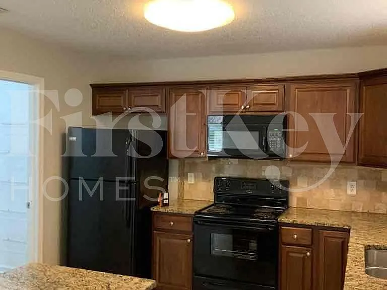 341 Hill Crest Cir — Photo 4