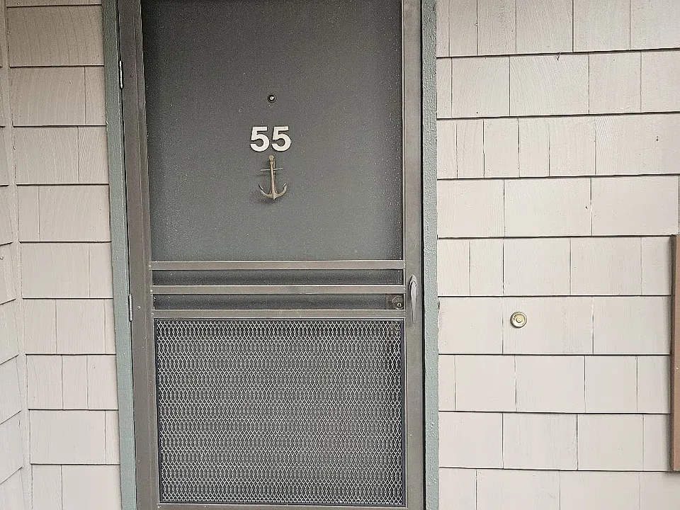 55 Cove Ln
