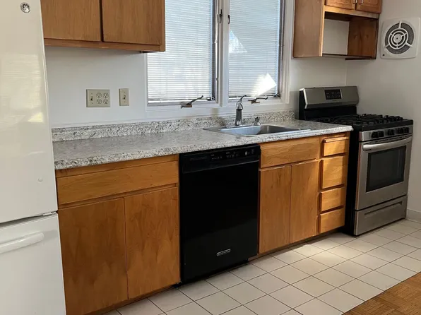 511 Farmington Ave Floor 3, Hartford, CT 06105