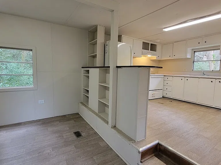 5325 SE 32nd Ct — Photo 2