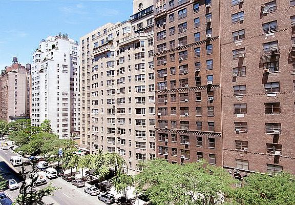 3rd image of 230 E 79th St APT 10C