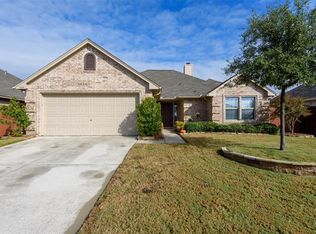 304 Glenview Dr, Aubrey, TX 76227