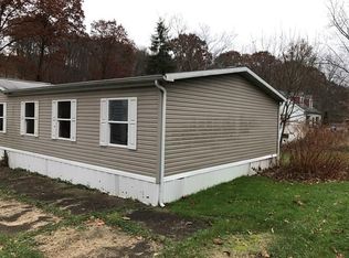 442 Oakford Park Rd, Jeannette, PA 15644