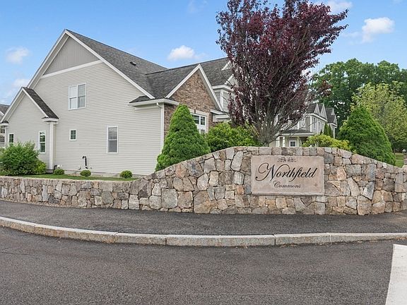 4th image of 6 Saint James Dr #0