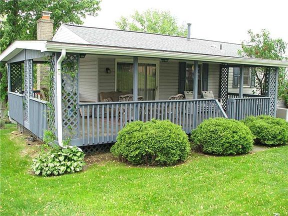 2nd image of 990 Crestwood Dr