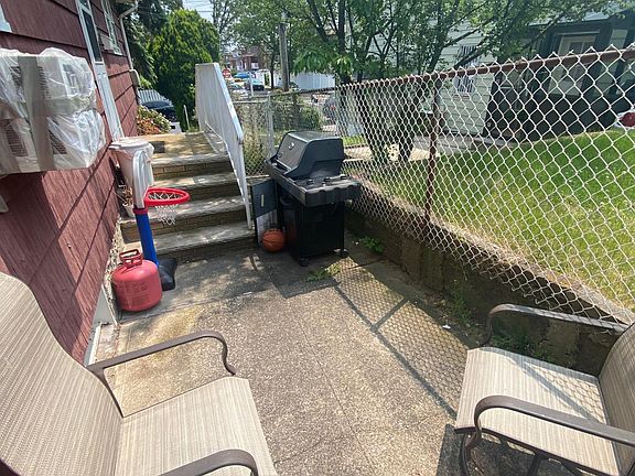 4th image of 129 Cedar Ave Floor 2