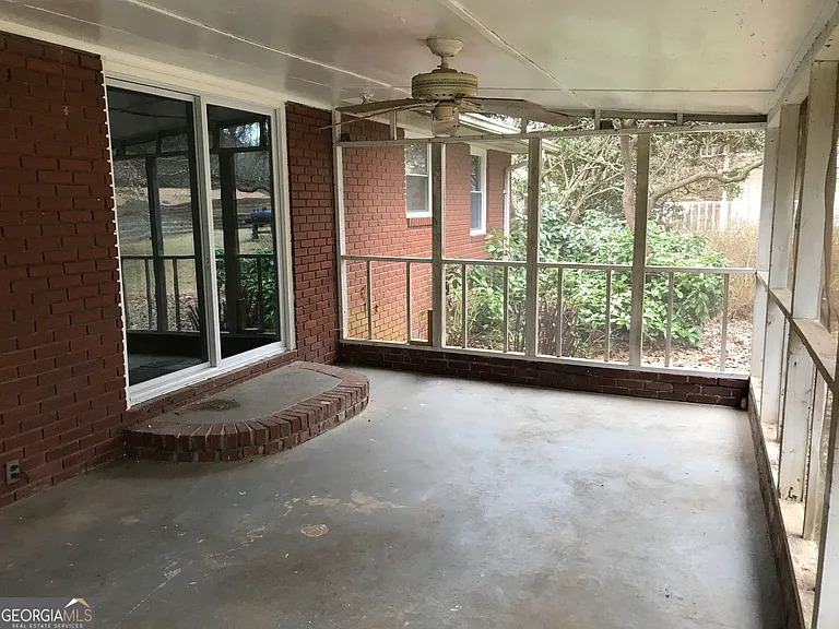 452 Windsor Dr SW — Photo 10