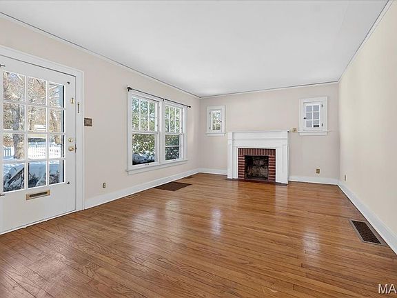 2nd image of 938 Hawbrook Rd