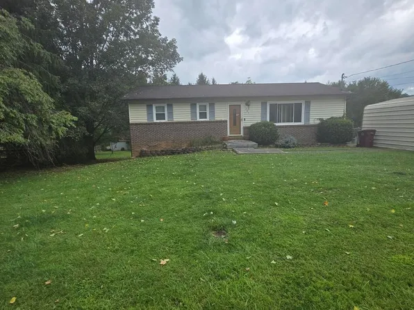 1301 Cobblestone Ct, Johnson City, TN 37601