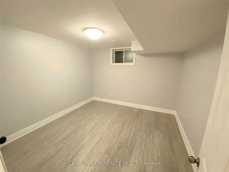 54 Clearmeadow Blvd — Photo 9