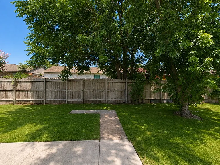 805 Circle Cove Dr — Photo 5
