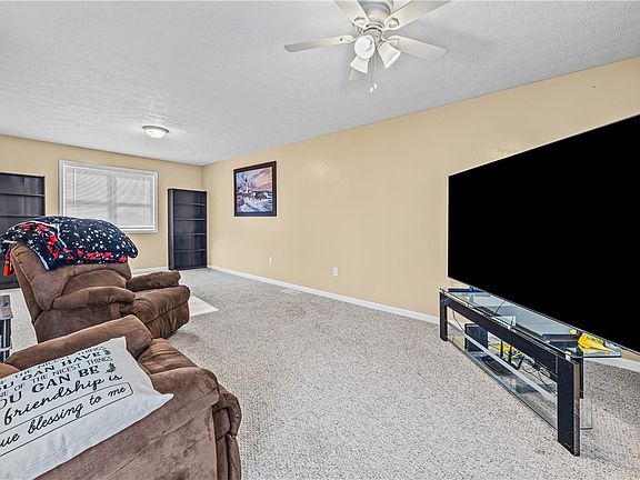 3rd image of 104 Maple Ave