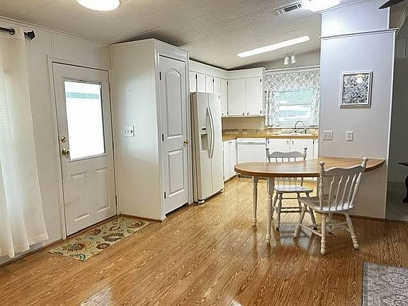 5th image of 14986 Firestone Cir