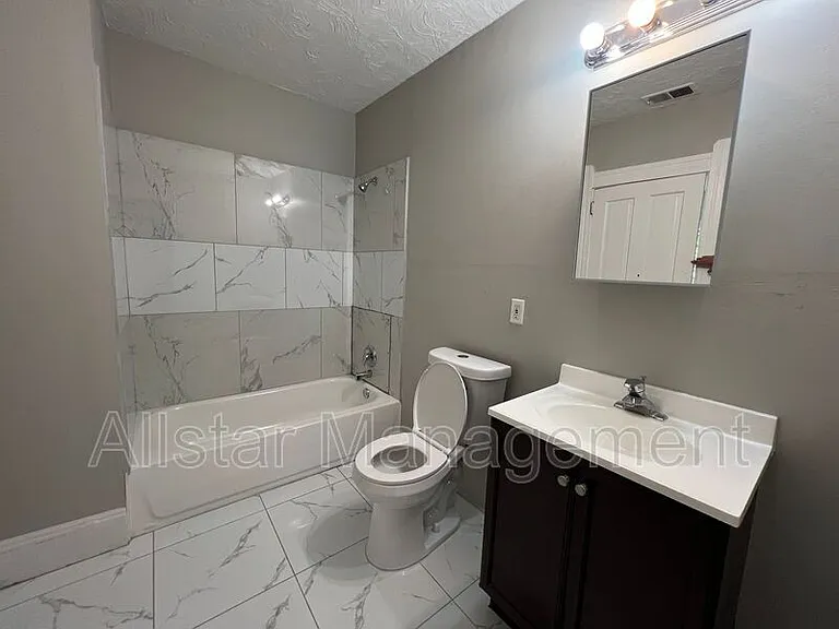915 East Ave — Photo 21