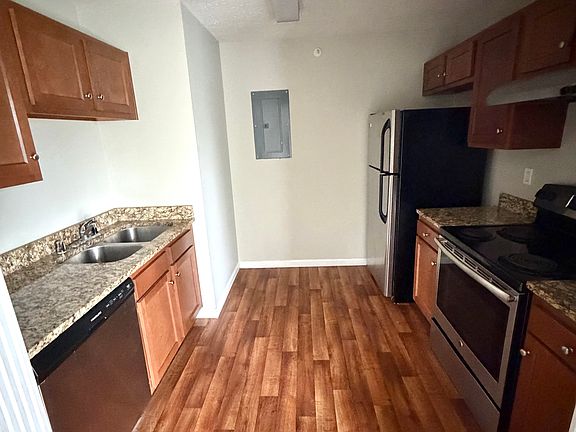 4th image of 1449 N 3rd St