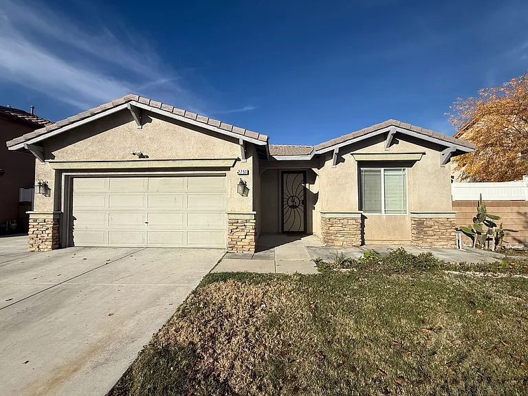 2751 Garnet Ln — Photo 1
