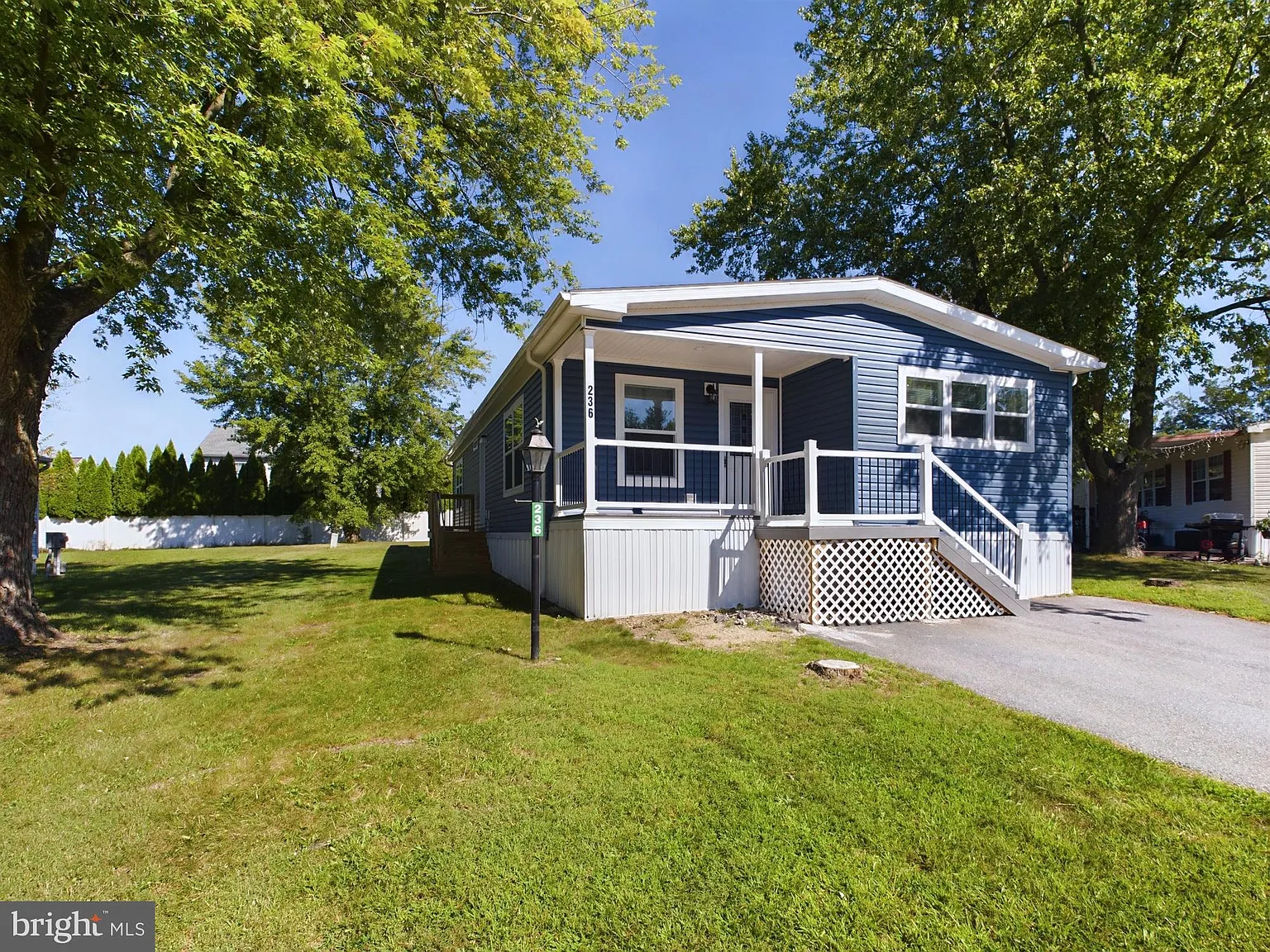 236 Holly Dr photo 1