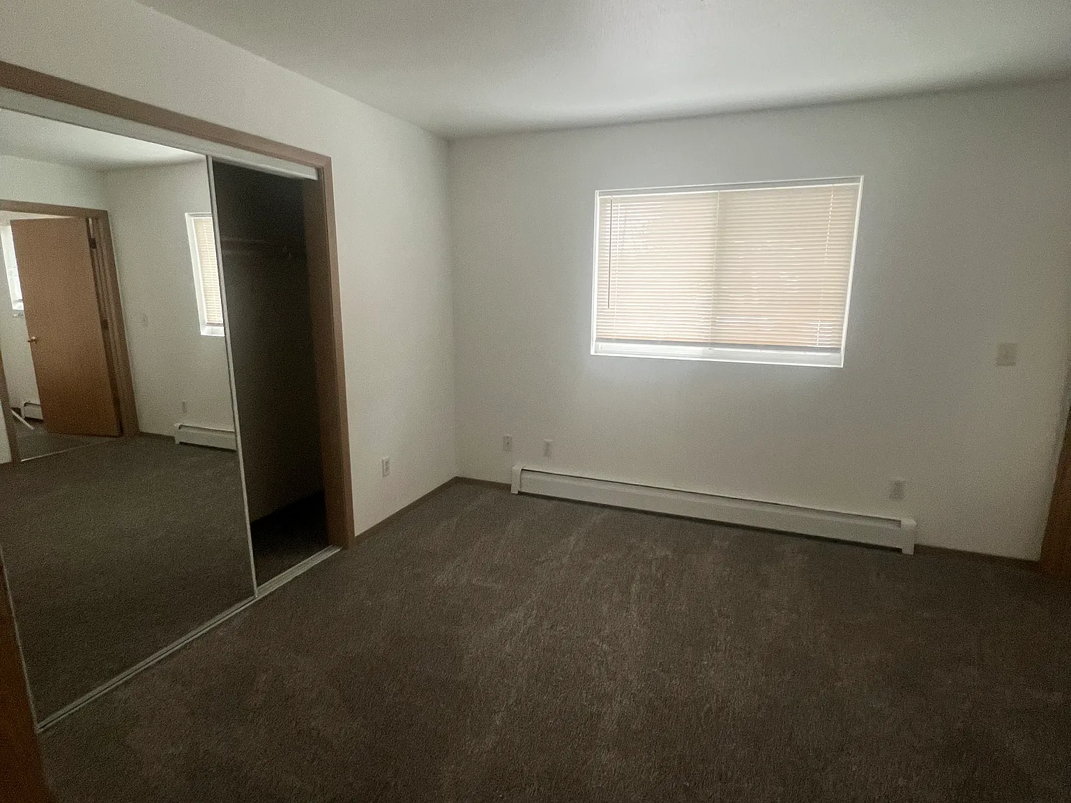 2 bed, 1000 sqft, $1,750 — Photo 3
