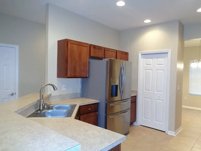 4 bed, 3.0 bath, 2109 sqft, $2,600 — Photo 3