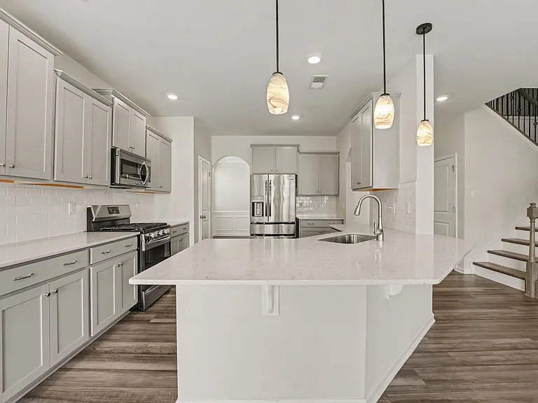 214 Kennerly Center Dr — Photo 3