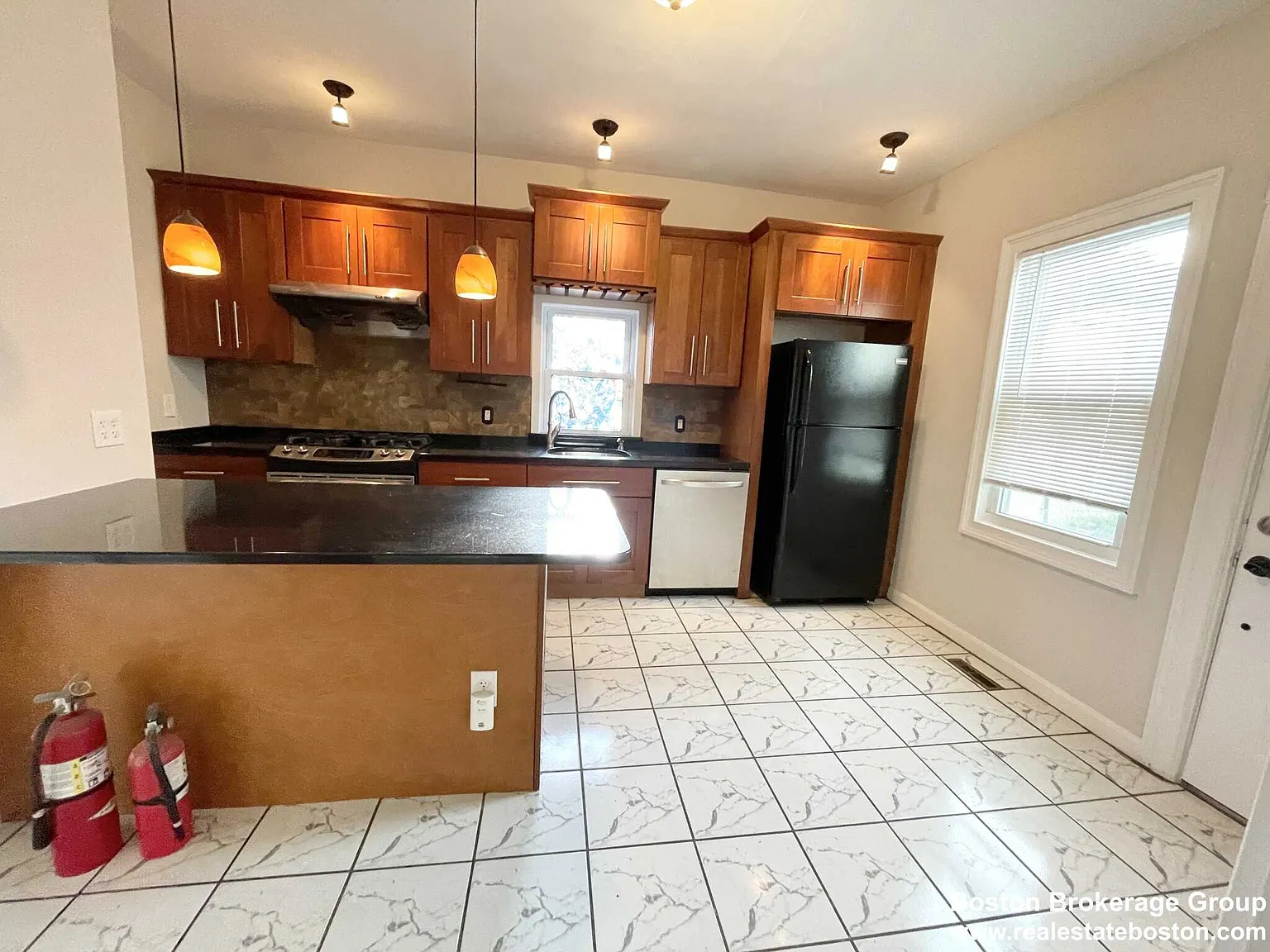 5 bed, $6,000 — Photo 3