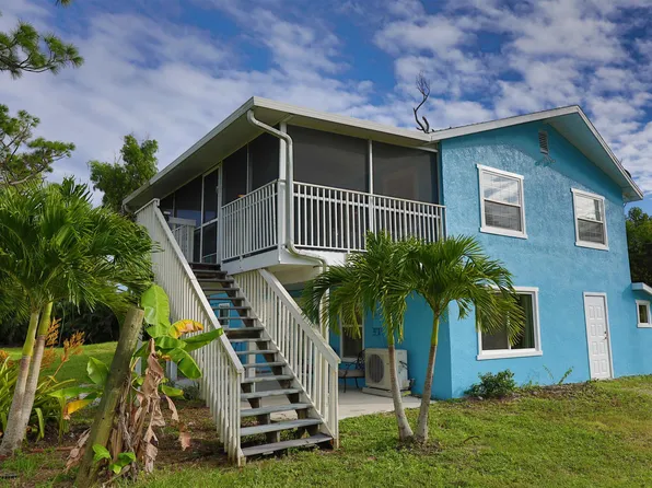 8642 Whispering Pines Dr, Saint James City, FL 33956