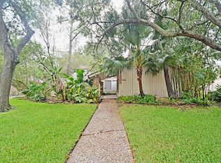 11819 Chase Lake Dr, Houston, TX 77077